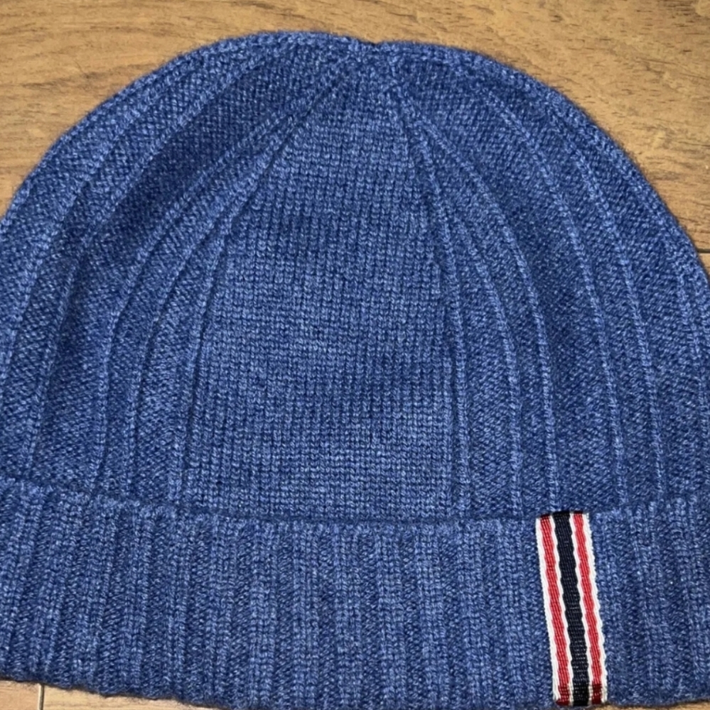 Authentic Gucci hat size large.